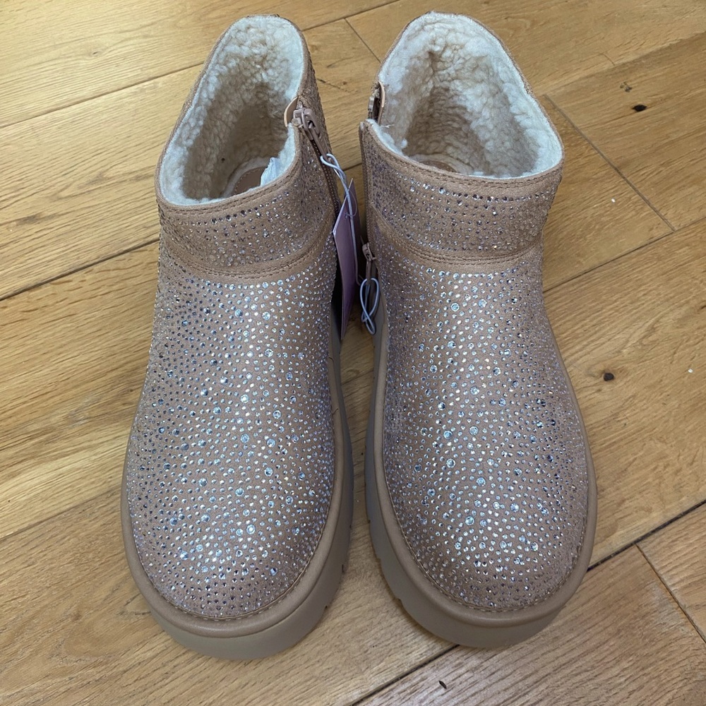 Tan boots, Wild Fable Rhinestone faux fur platform booties, winter boots - Picture 4 of 10